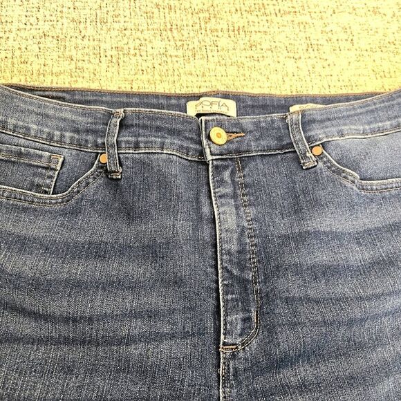 Sofia by Sofia Vergara Blue Ankle Cropped Jeans - Picture 5 of 7